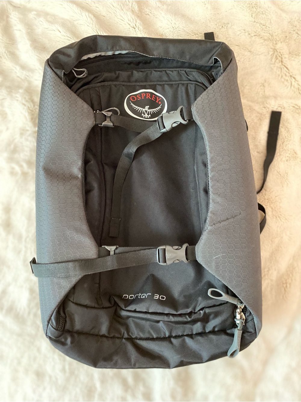 Osprey Porter 30 black and grey hybrid duffel-backpack